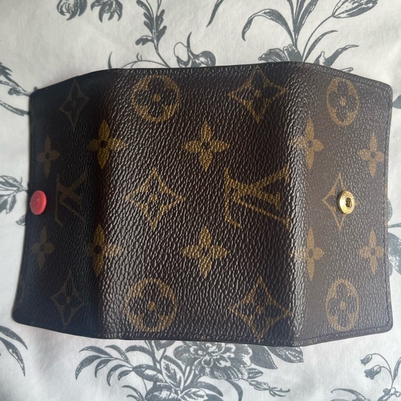 Louis Vuitton 6 Key Holder - Picture 8 of 9